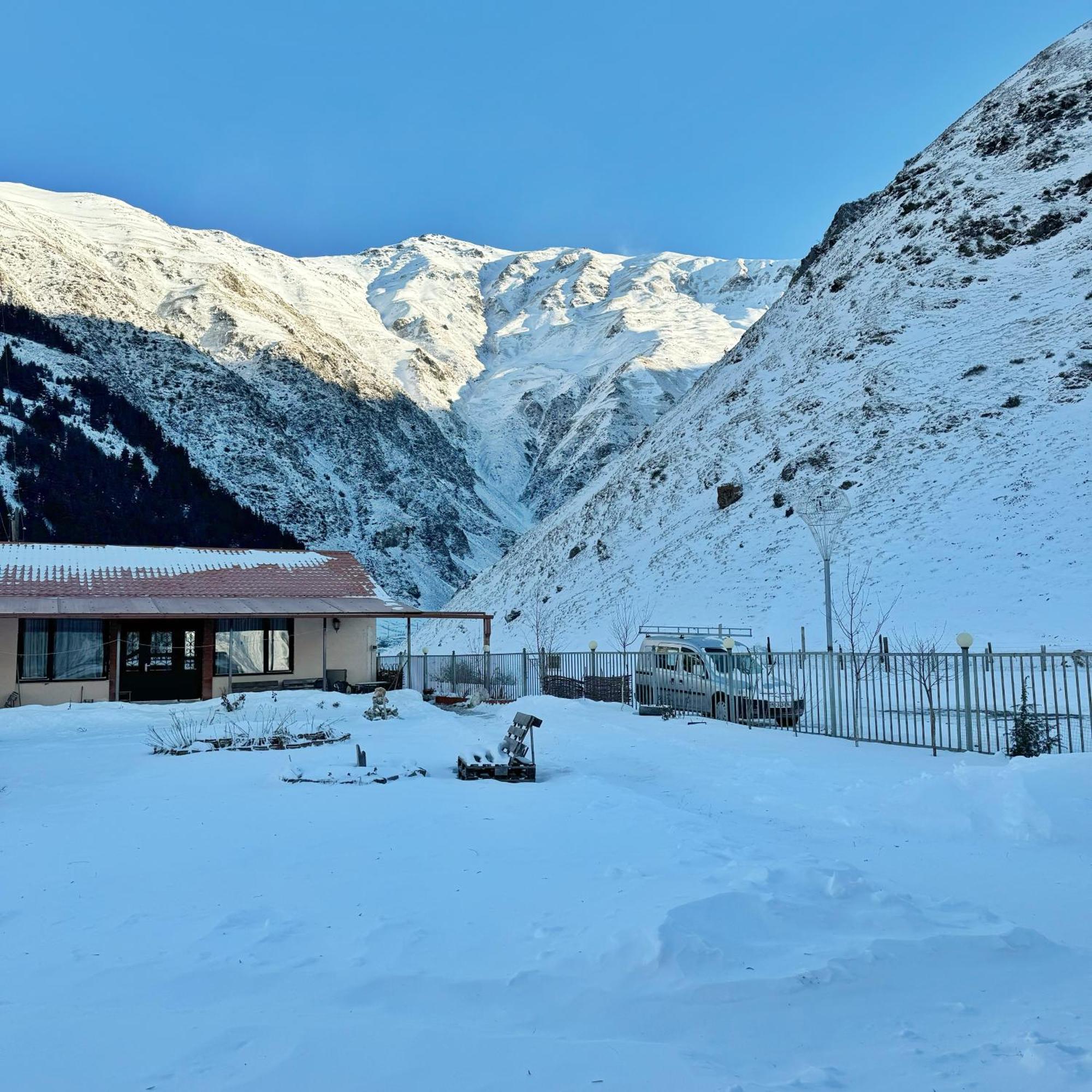 Januka Garden At Sno Villa Казбеги Екстериор снимка